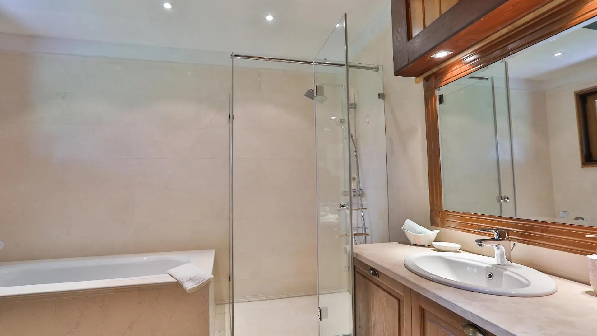 Luxury Chalets Pirin Golf & Country Club Bansko 0*,